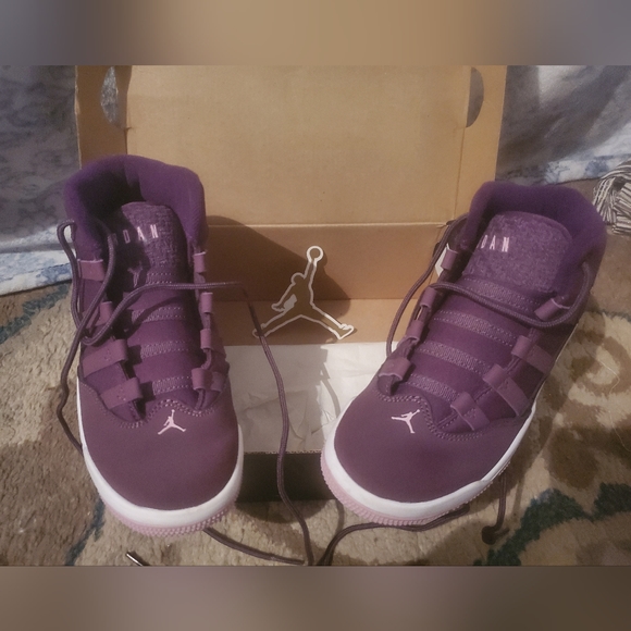 Unisex purple nikes size 13.5 - Picture 1 of 7